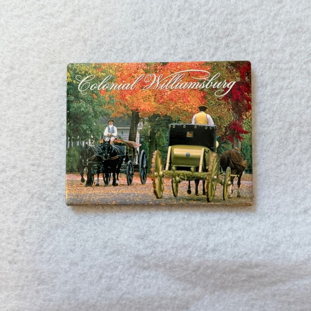Vintage refrigerator magnet Colonial Williamsburg, Virginia horse carriage